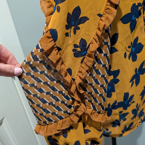 Cabi Geometric Pattern Top - Picture 6 of 10